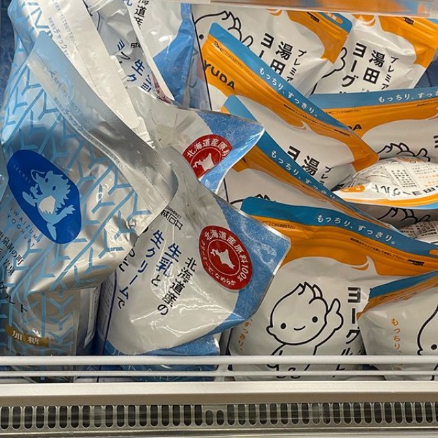 大きく、高さがあるのでスーパーマーケットでは下の段に配置されることが多いようだ