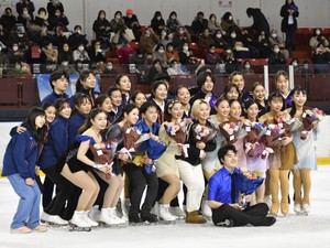 【写真】「明治×法政 ON ICE 2023」有観客で開催　卒業生が感謝の演技