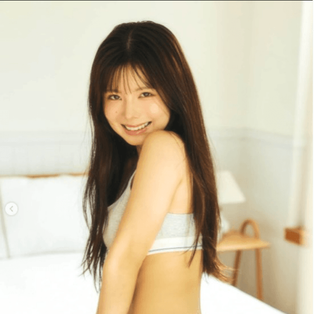 「FLASH」（26年9月15日発売号）に登場した古浜あおいのオフショット　本人のインスタグラム（@acha_oicha）より