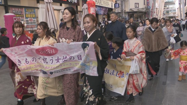 「きものパレード」　高松丸亀町商店街　1日