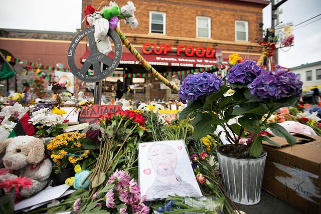 黒人男性、警官に膝で首を押さえ付けられ死亡 米ミネソタ州