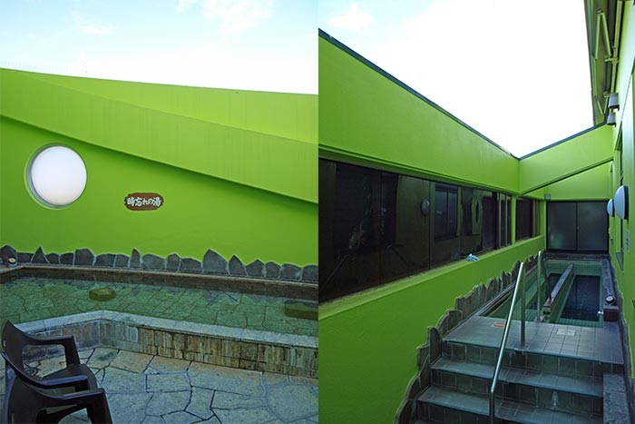 「じんのび」ご自慢の屋根なし露天風呂。男湯・女湯が一週おきに変わるので、入りたい方は事前に確認したほうがベター