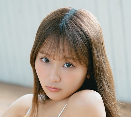 『BOMB』8月号に登場する森脇梨々夏