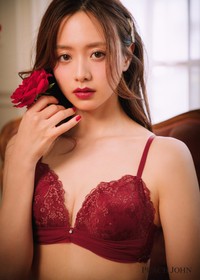 ランジェリーブランド「PEACH JOHN」冬の新ビジュアルにゲスト出演した森香澄