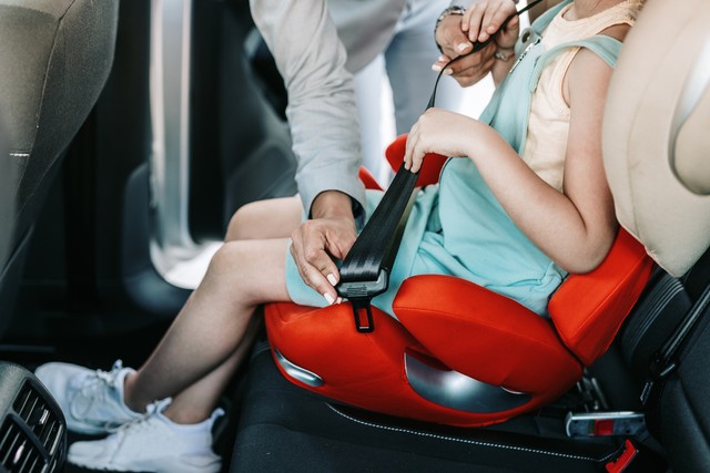 子どもを乗せてドライブ※画像はイメージです（hadgehog94/stock.adobe.com）
