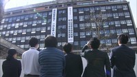 懸垂幕で県議選への投票呼びかけ　入学式や入社式に合わせ若い世代にＰＲ　岡山