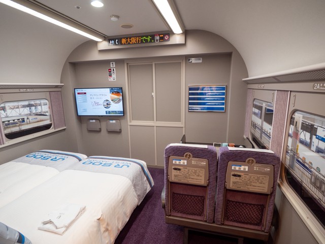 お気に入りの内装ポイントは、照明と連動した車内の電光掲示板／seasideさん（@seaside_amie）提供