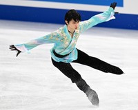 全日本選手権の男子フリーで演技をする羽生結弦選手