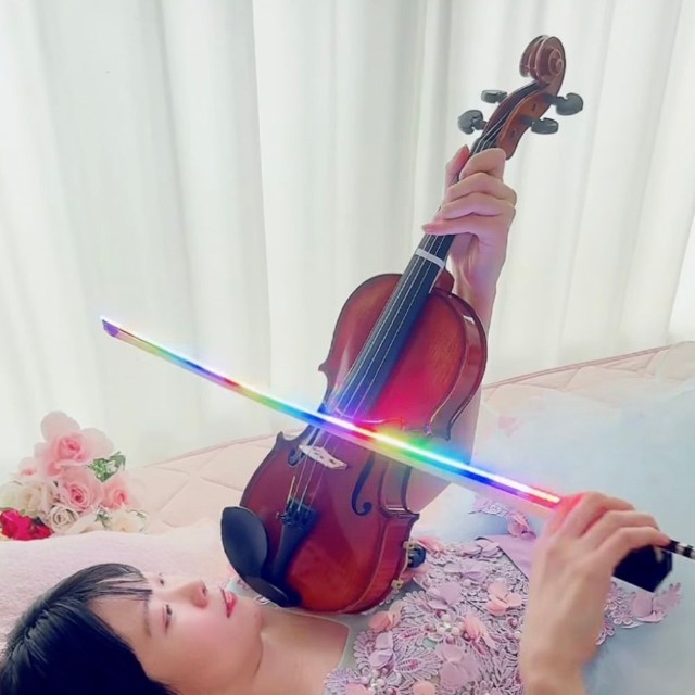 独学で学んでいるというバイオリンの演奏も披露（提供：星野希望さん）