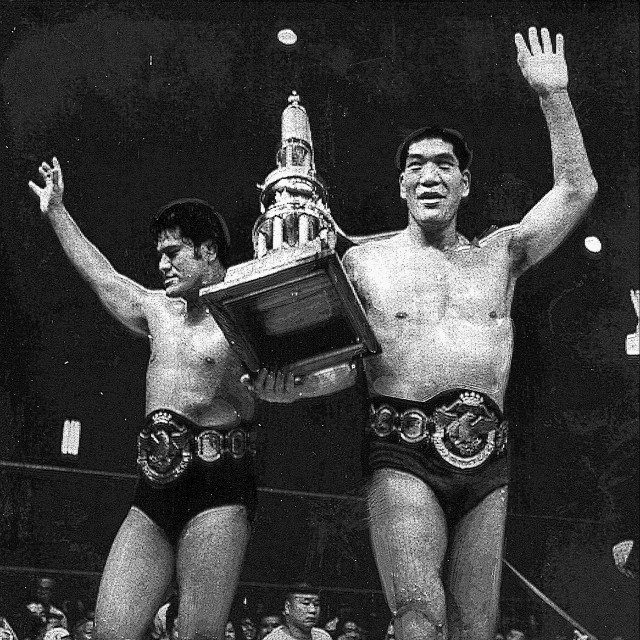 同じリングで共闘した時代もあったジャイアント馬場さん(右)とアントニオ猪木さん（1970年撮影）