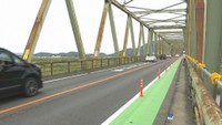 新川辺橋（緊急措置として歩行者・自転車通行帯を設置）2023年6月