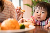 外食が10％据え置きなら「外食を減らす」　※画像はイメージです（shirohige/stock.adobe.com）