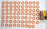 共和の輪ゴム「オーバンド」（16号、100g）を中身を数えてみたら…692本入っていた！（撮影・藤丸紘生）