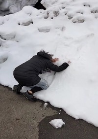 身体を打ち、うちひしがれるあいさん（あいさん提供）