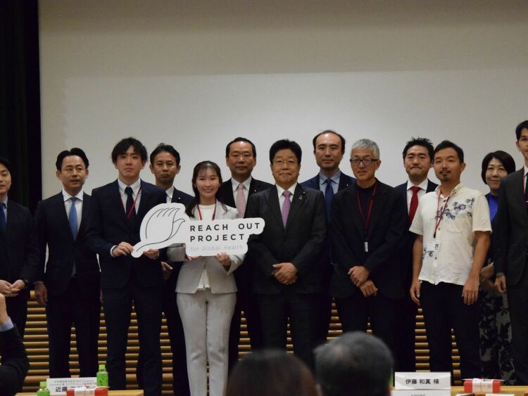 政策提言を支援するスタートアップ企業「PoliPoli」が主催したイベント「Policy Pitch」に参加した政治家や若者たち＝2026年4月27日、東京都千代田区、竹下由佳撮影