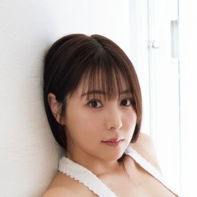 「橘舞1st写真集　わたしは猫になりたい」（徳間書店）より＝撮影・小塚毅之