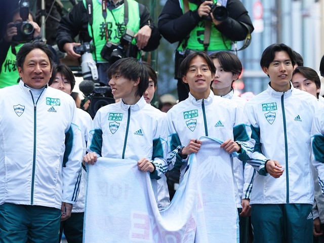 陸上・駅伝 - 【写真】第102回箱根駅伝フォトギャラリー(完)フィニッシュと待ち受ける仲間たち | 4years. #学生スポーツ