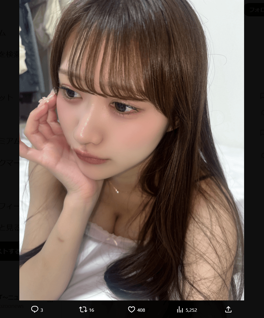 「FLASH」（26年5月12日発売号）に登場した絢瀬まよのオフショット　本人のX（@mayo_ayase_）より