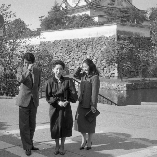 （左から）小野寺昭、八千草薫さん、叶和貴子＝1986年
