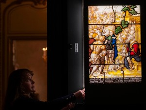 メトロポリタン美術館を陰で支える職人技　高所作業で美術品を守るヘッドランパーとは