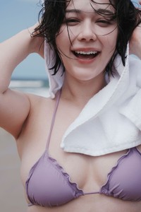 村重杏奈 写真集「あんな」（講談社）より