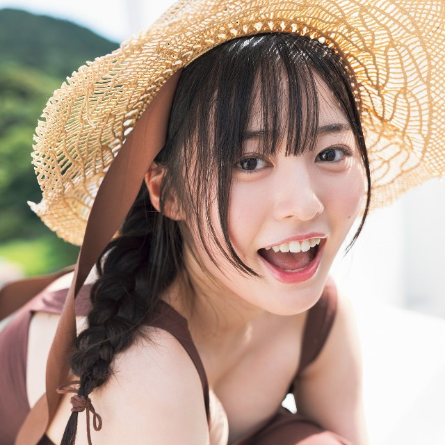 白濱美兎（撮影／唐木貴央　ヘアメイク／新井祐美子　スタイリング／菊地文子）