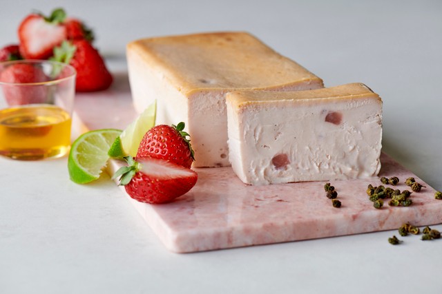 「ストロベリー」　4212円　提供：Mr. CHEESECAKE