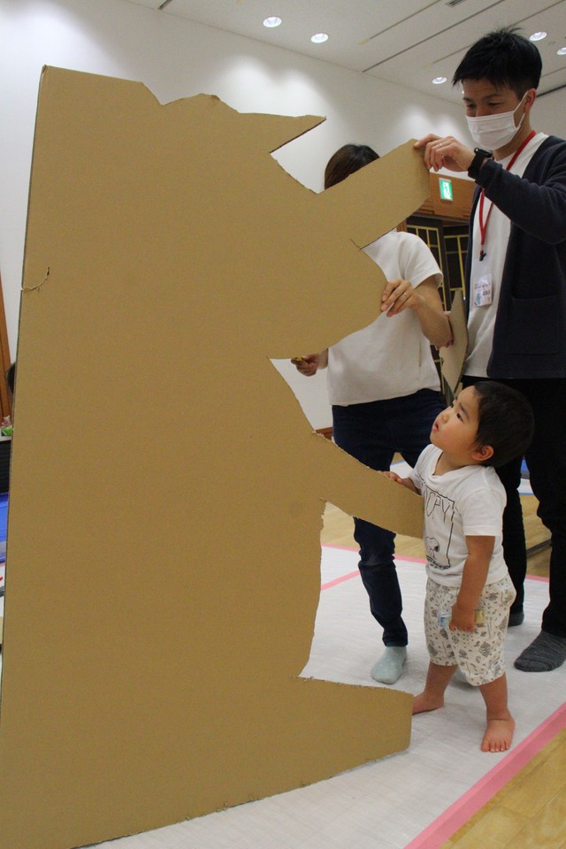 力士が規定の長さに収まっているかチェック（新弟子検査）