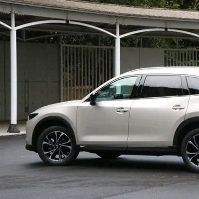 CX-8（KG系）の全景（提供：norico by ガリバー）