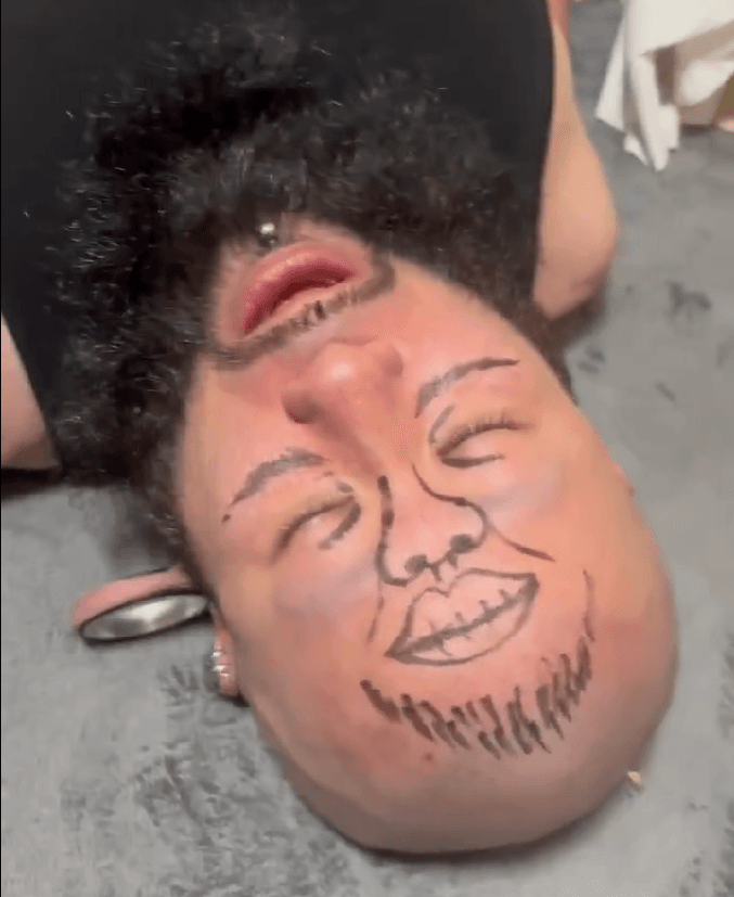 眠っている様子