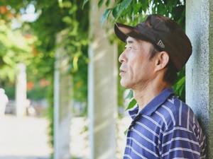 鶴見済さん「人間関係を半分降りる」インタビュー　「距離が近い」はいい関係か?　既存の価値観疑い、生きづらさを解消