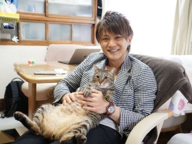 下半身不随の猫との出会い　一人の青年からつながった命のバトン
