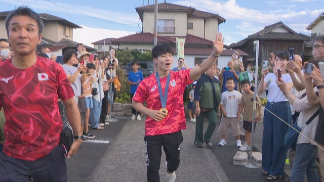 地元での祝賀会に出席した岡慎之助選手　8月26日