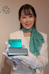 「ＩＱＯＳ　ＩＬＵＭＡ」の新デバイスと新スティック