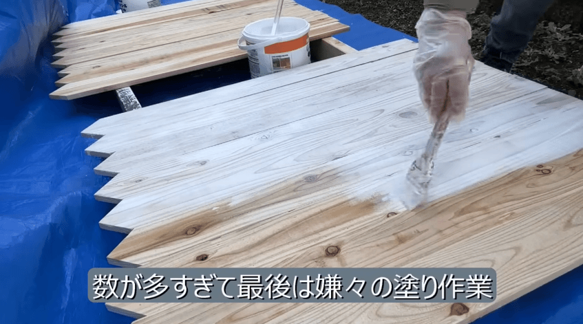 1枚ずつ色を塗って…／akaneさん（@DIY-akane24）提供