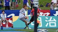 左合修土 選手のコーナーキック　©KAMATAMARE SANUKI