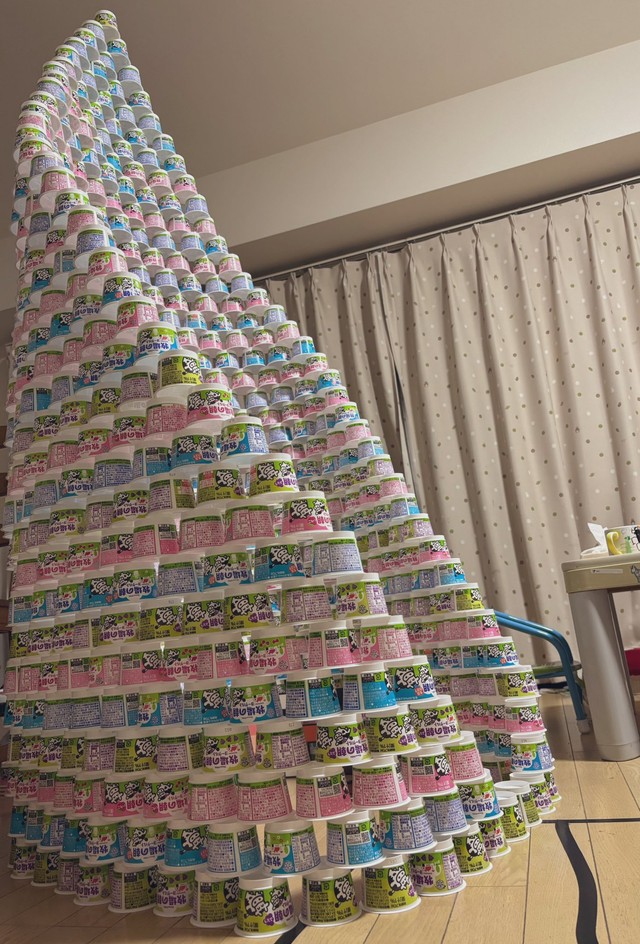 すべてヨーグルトカップでできた圧巻の作品(どらみぃさん提供)