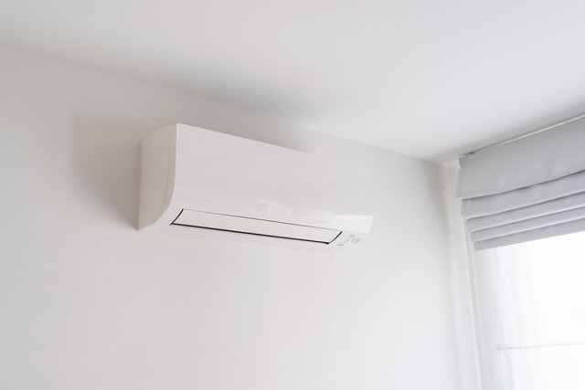 電源が入っていないエアコン※画像はイメージです （Lifestyle Graphic/stock.adobe.com）