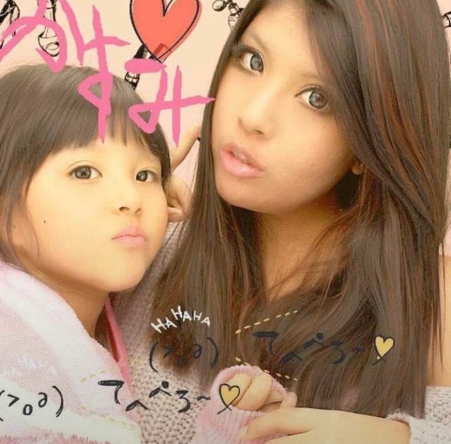 13年前に撮ったHanaさん7歳、母25歳の時のプリクラ／Hanaさん（@hana_sumino）提供