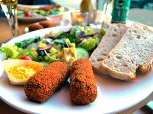 「コロッケは心の癒やし」　オランダのレストラン、店主は心理学者