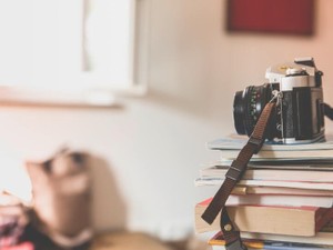 強制的に買わされた卒業アルバム。ボロボロの私の写真は「負の遺産」