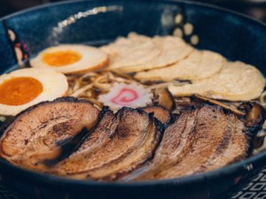 醬油味ではないラーメンを求めていたのに。離れて恋しい、地元の味