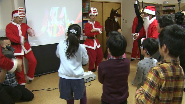 クリスマスより一足早くサンタが児童養護施設を訪問　岡山市
