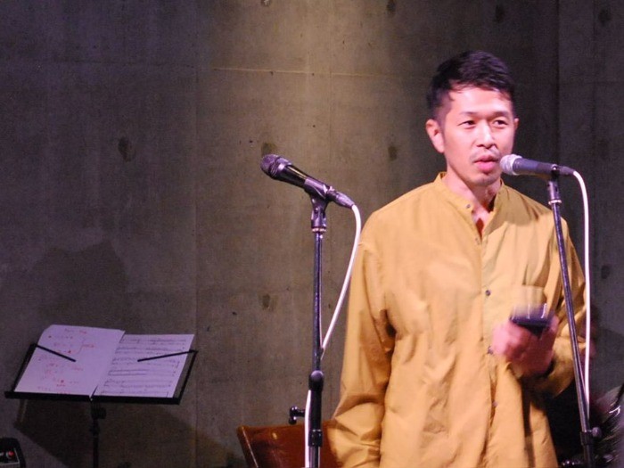 negoのΣKIYM（エキーム）さん。大型2頭と暮らすバイオリニスト