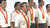 岡山県庁を訪れた岡山学芸館の選手