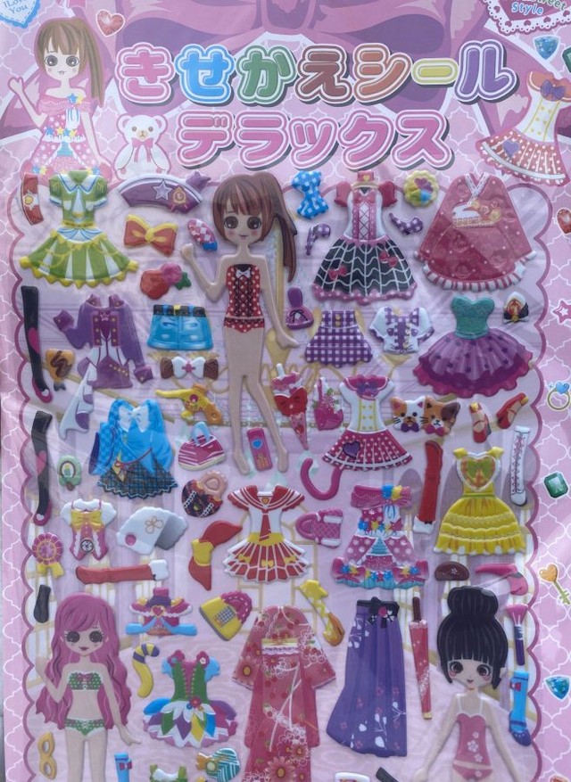 娘さんと遊ぶためにSeriaで購入した「きせかえシール　デラックス」 ※３４歳平凡女さん提供