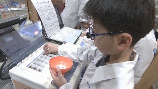 お菓子を使って薬剤師の仕事を体験　岡山