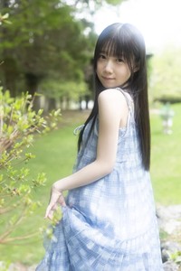 新居歩美1st写真集『あゆちひとくち』(撮影：唐木貴央、ワニブックス）より
