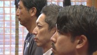真剣な表情で必勝を祈願