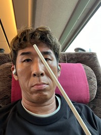 「タクト。指揮棒」（田村裕さんの公式Xから）